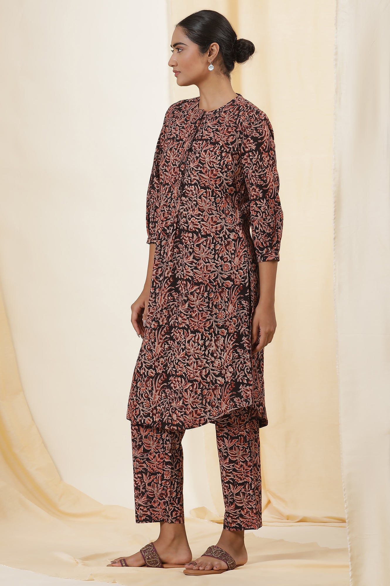 Black Kalamkari Printed Straight Cotton Voile Kurta And Straight Pants Set - Image 6